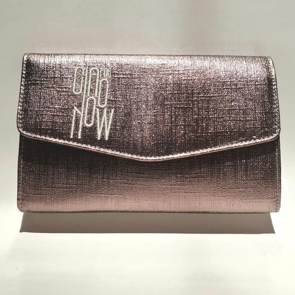 Neiman Marcus  Clutch Wallet 🔥 - Picture 3 of 5
